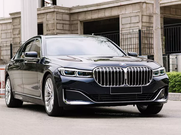 Dịch vụ thay Kính chắn gió xe BMW 740Li tận nơi
